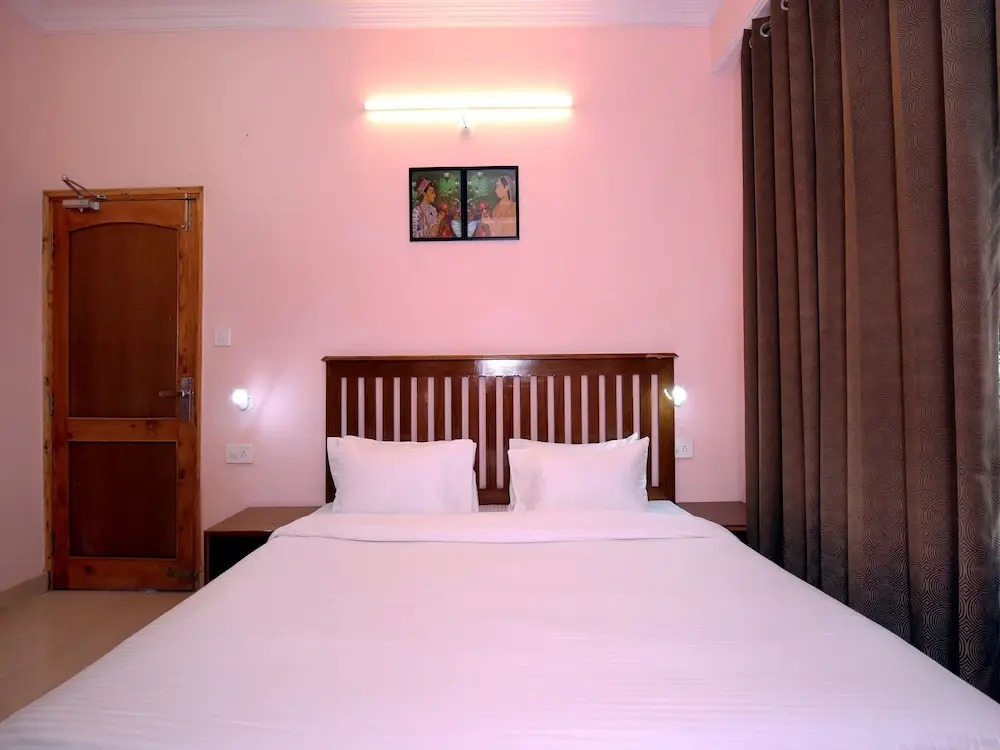 OYO 9838 Home 2BHK Whistling Pines Bharari