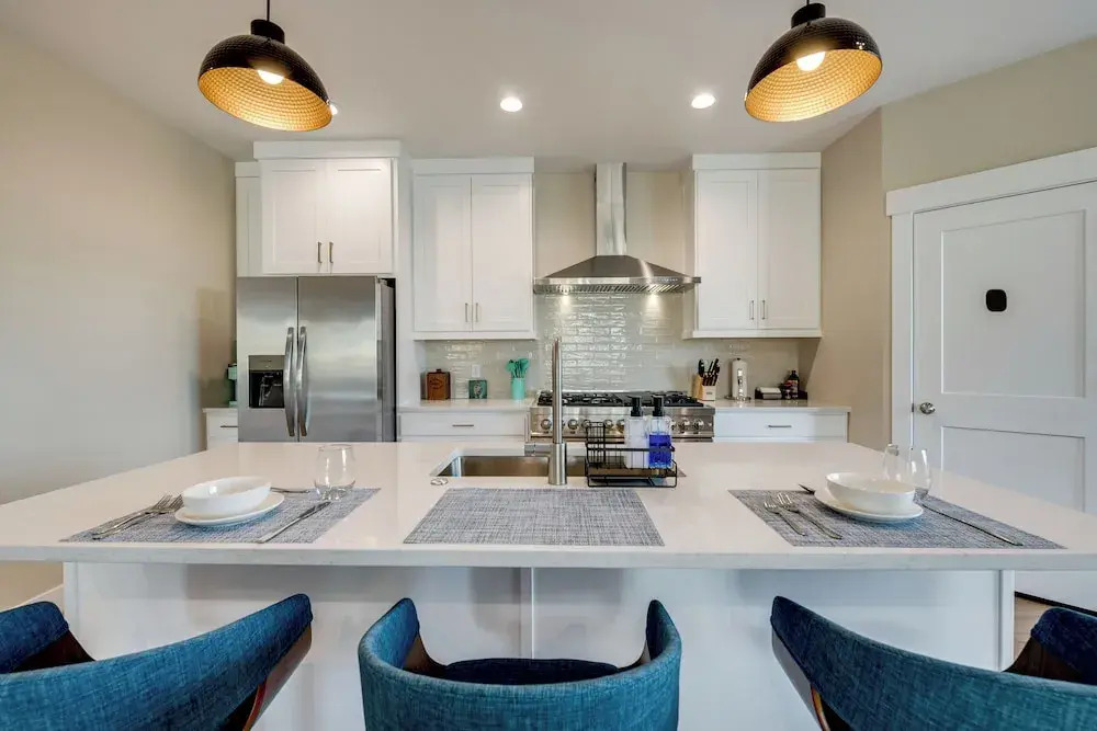 Ski Resorts & SLC Fun! Brand New Millcreek Home
