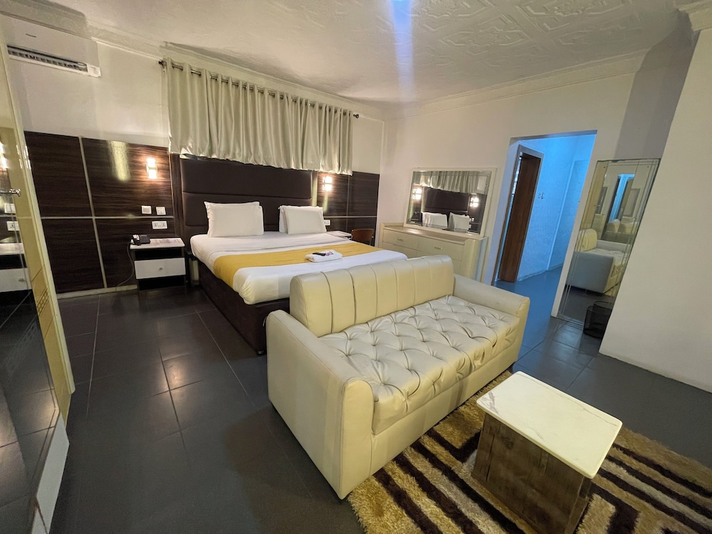 Flora Suites