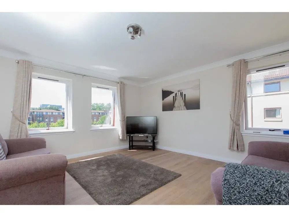 Lovely Upgraded Modern Flat in North Edinburgh