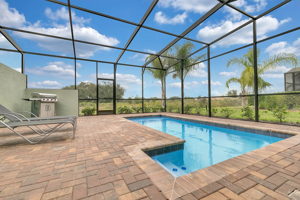 5 Bedrooms 4 Bathrooms Solterra 4643 Td