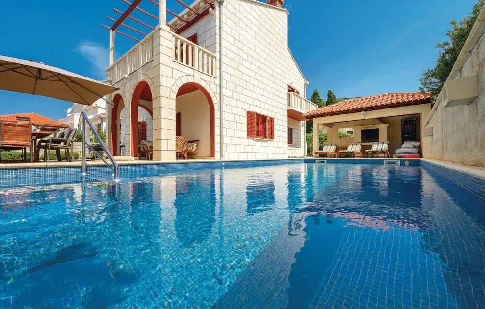 Stunning Home in Zaton Veliki With Wifi and 5 Bedrooms