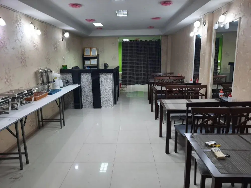 RD Hostel & Restaurant