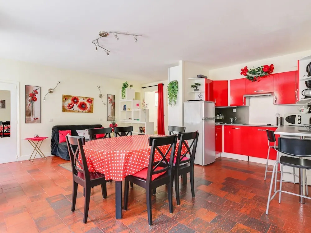 Lovely Apartment in Bayeux With Courtyard & Heating