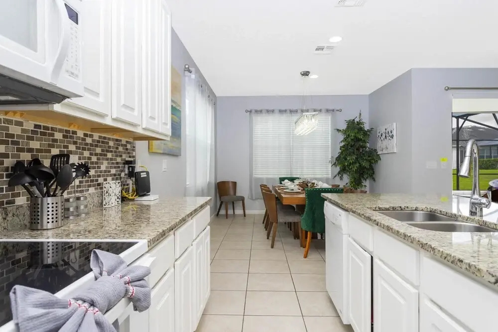 Marvelous 4 Bd w Pool Close to Disney Sonoma 2690