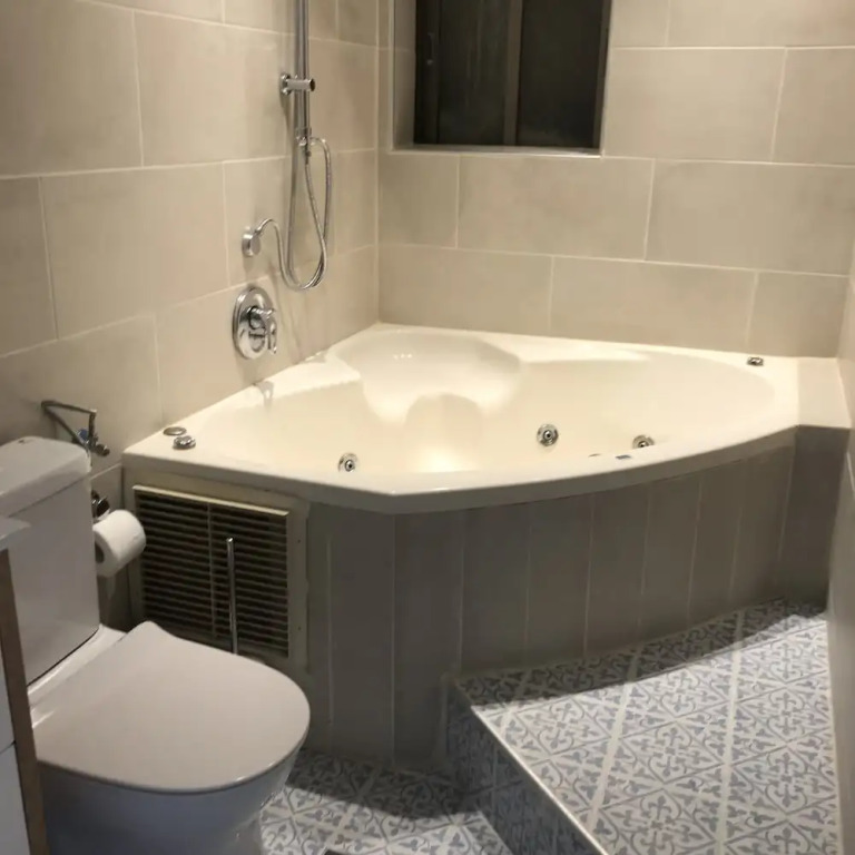 2 Bedroom Apartment with Hot Tub Facing Bograshov Beach