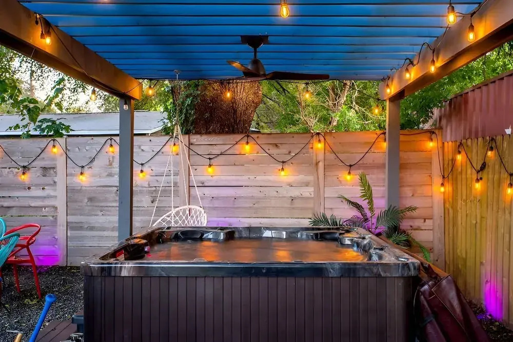 Heated Pool Haven w Hot Tub - Downtown 3 min