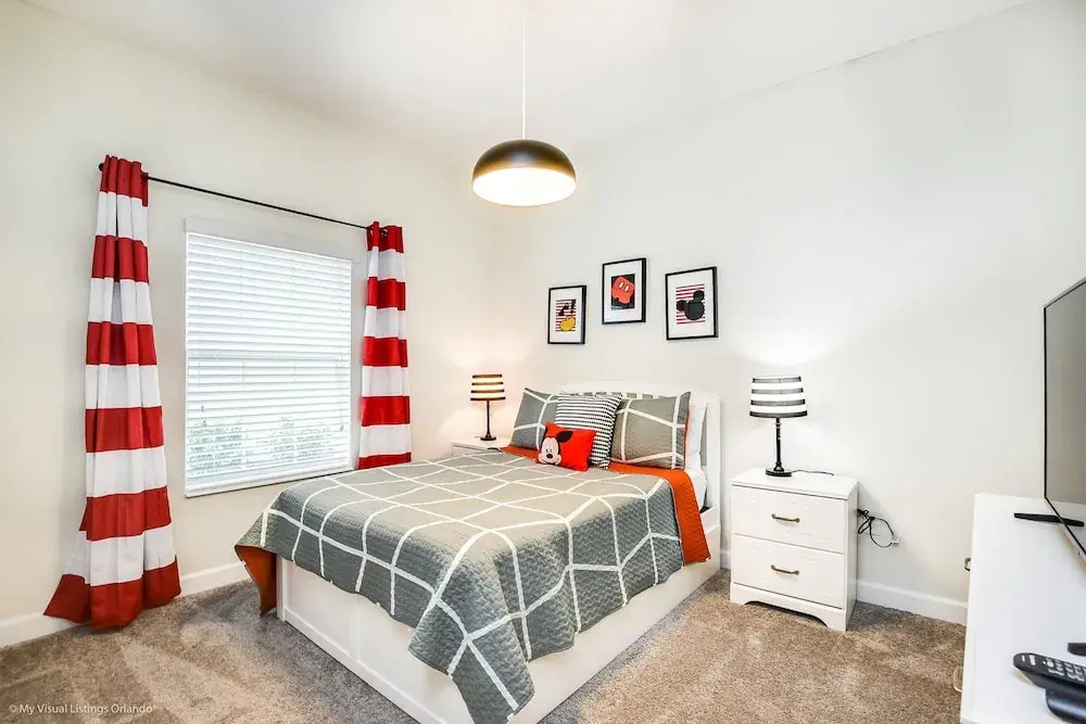5 Bedroom 4 Bathroom Storey Lake