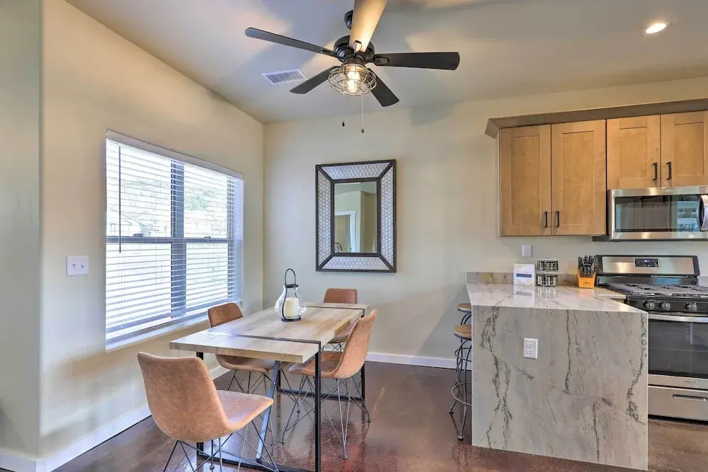 Modern Retreat: 3 Blocks to Dtwn Williams + Rte 66