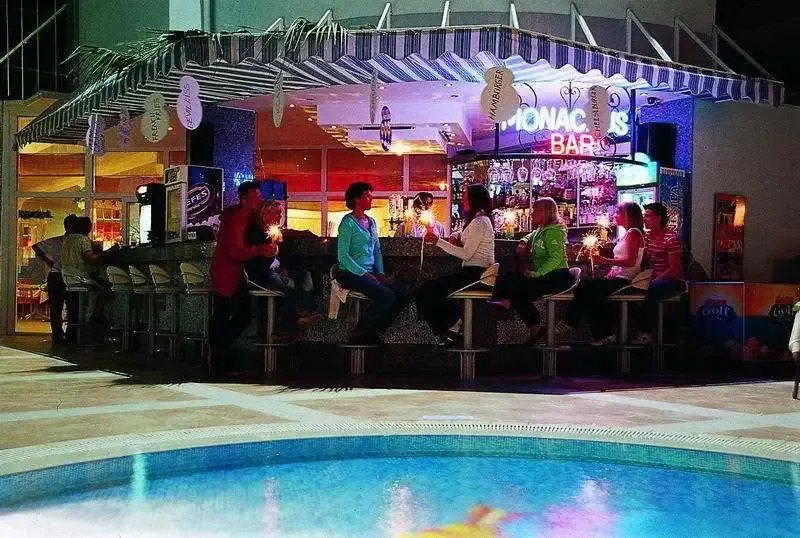 Mesut Hotel Family