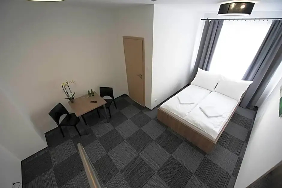 Hostel SMS FREE PARKING