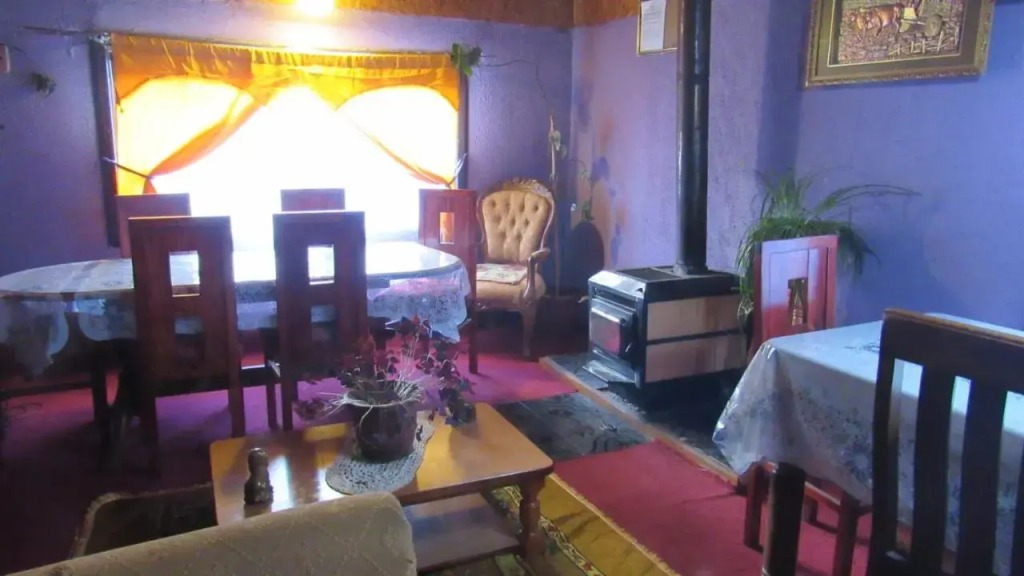 Hostal y Cabañas Perla del Lago