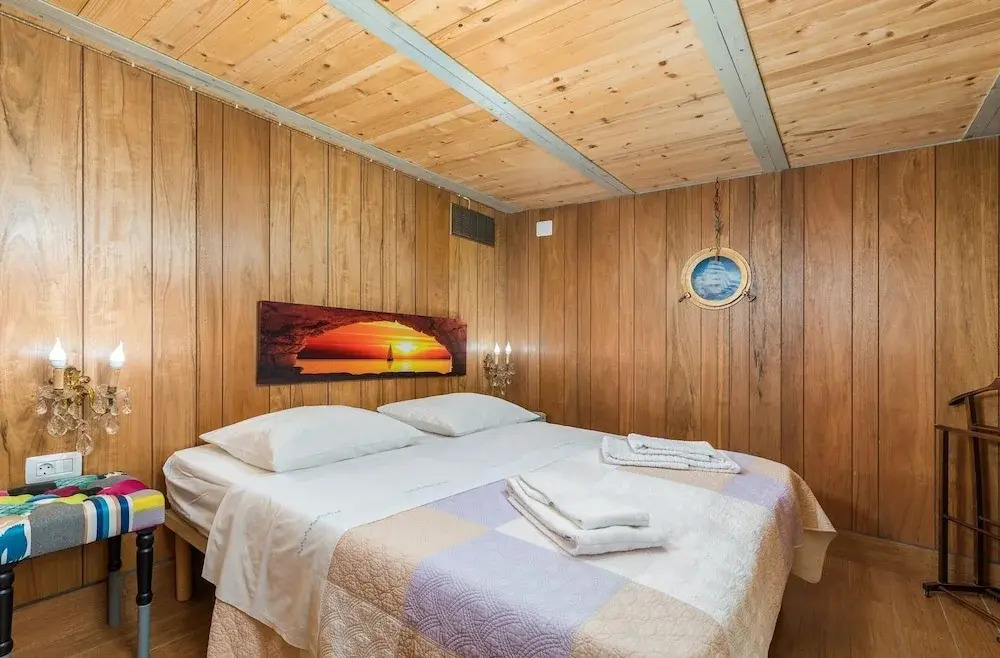 Pet-friendly Apartment in the Heart of Cres