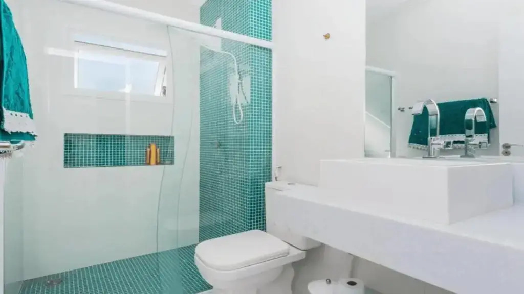 Casa de alto padrão, com 5 suítes, a 50m praia de Barequeçaba