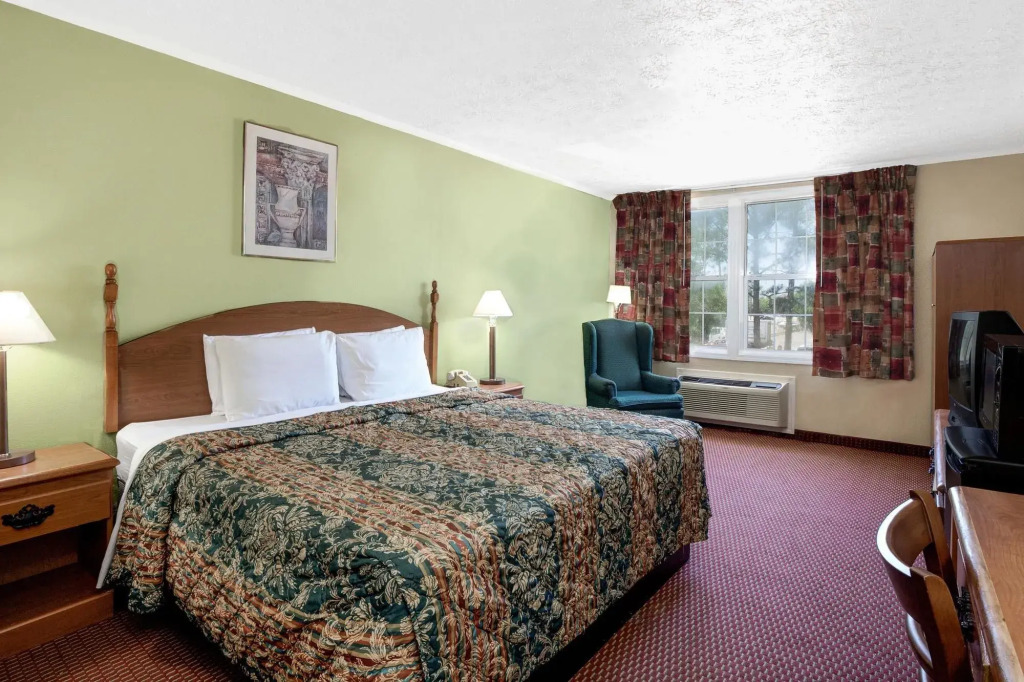 Days Inn & Suites - Sugar Land