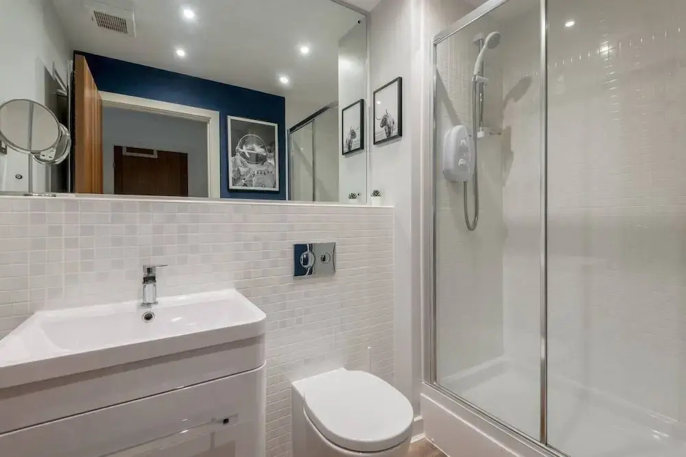 Ultra Stylish 2 Bed/2 Bath with Balcony & Parking