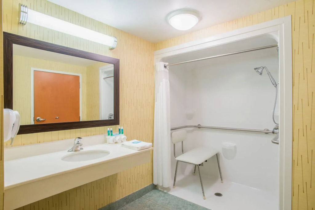 Holiday Inn Express Hotel & Suites Brattleboro by IHG