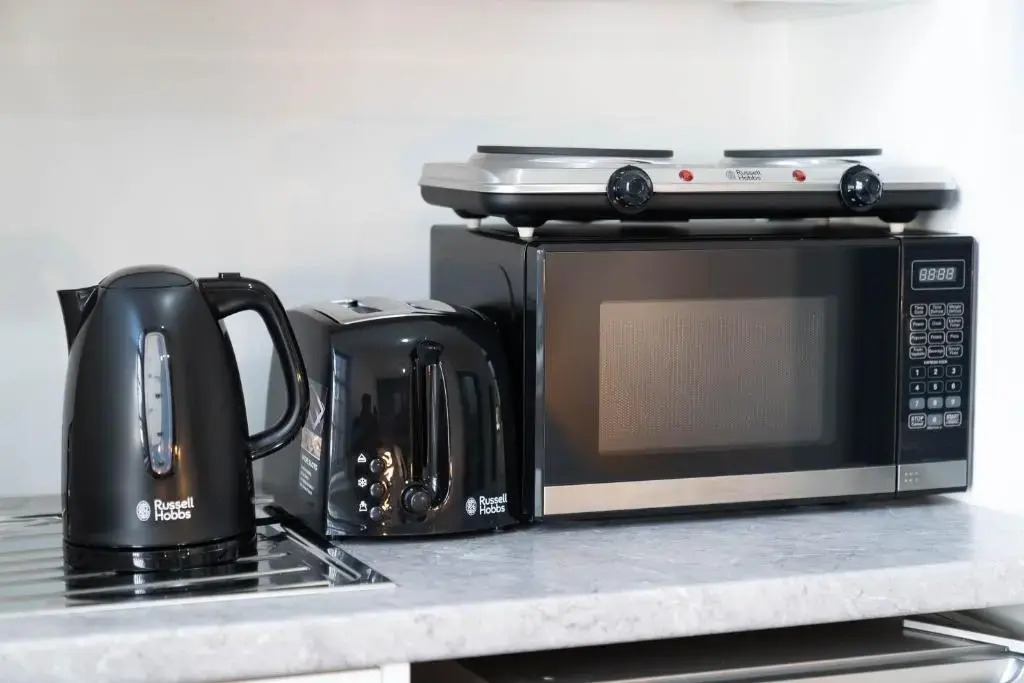Stylish, spacious studio with Netflix