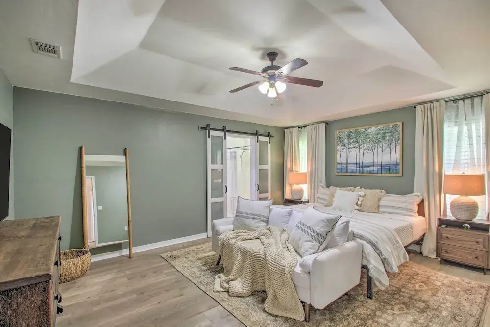 Cozy-modern Pensacola Home: Large Yard, Grill