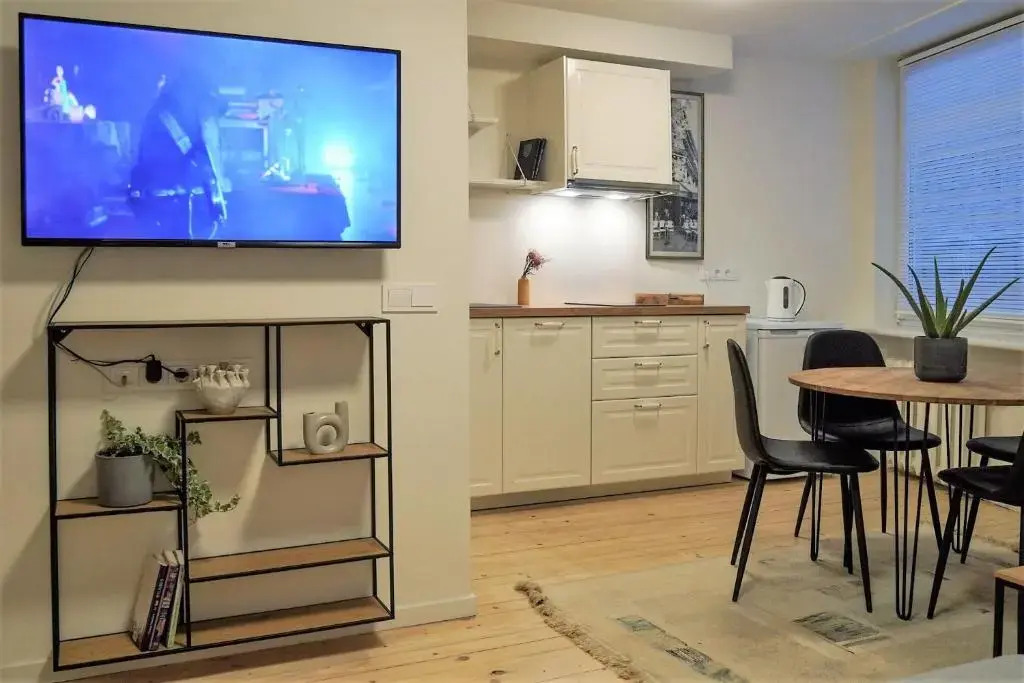 CENTRALLY LOCATED cosy studio