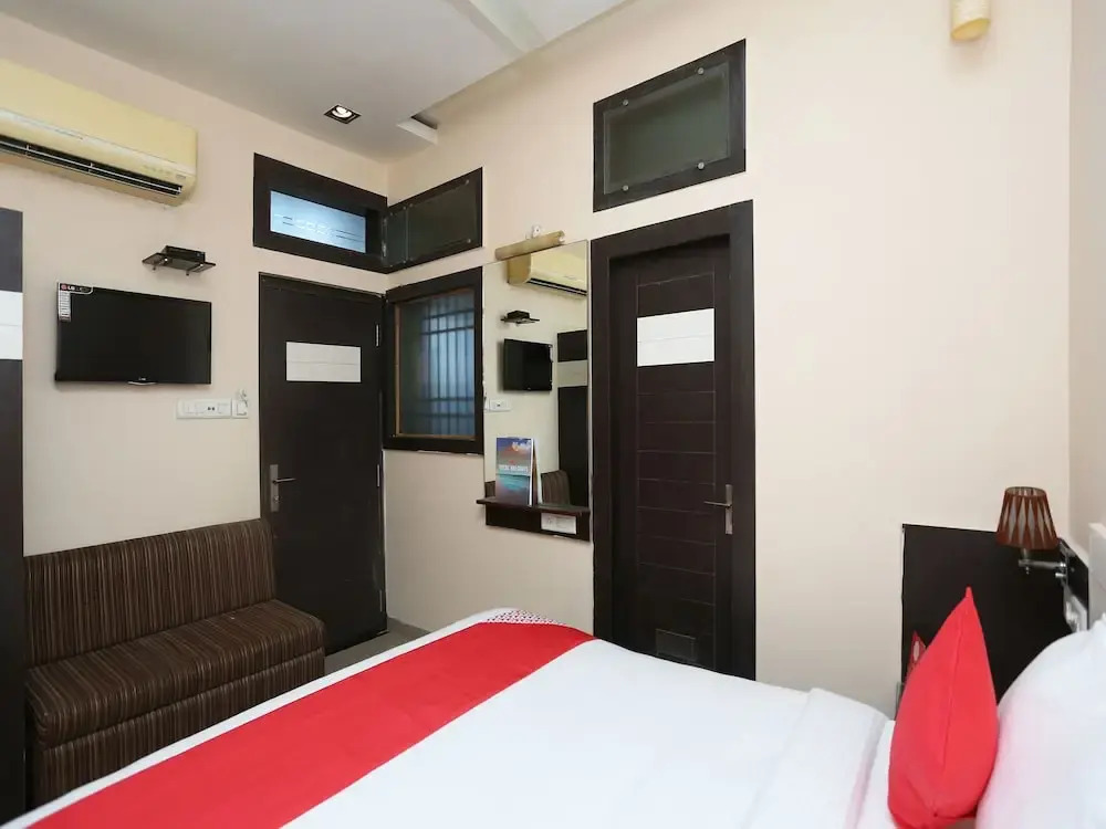 OYO 13546 Hotel City Palace