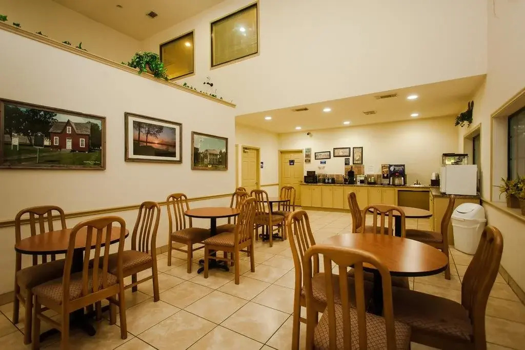 Scottish Inn & Suites