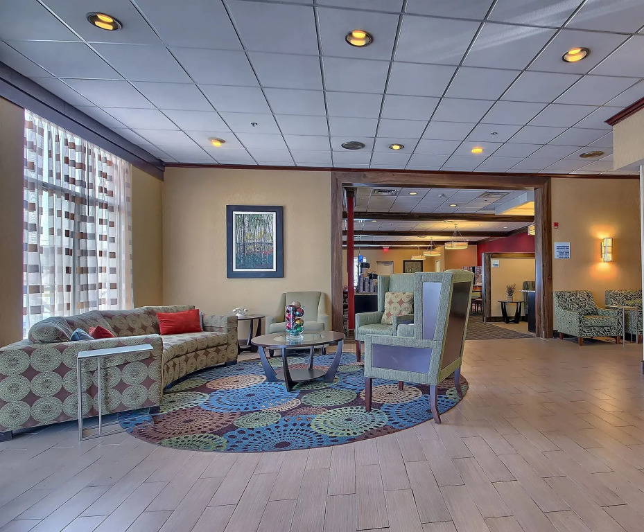 Holiday Inn Express Charleston-Civic Center by IHG
