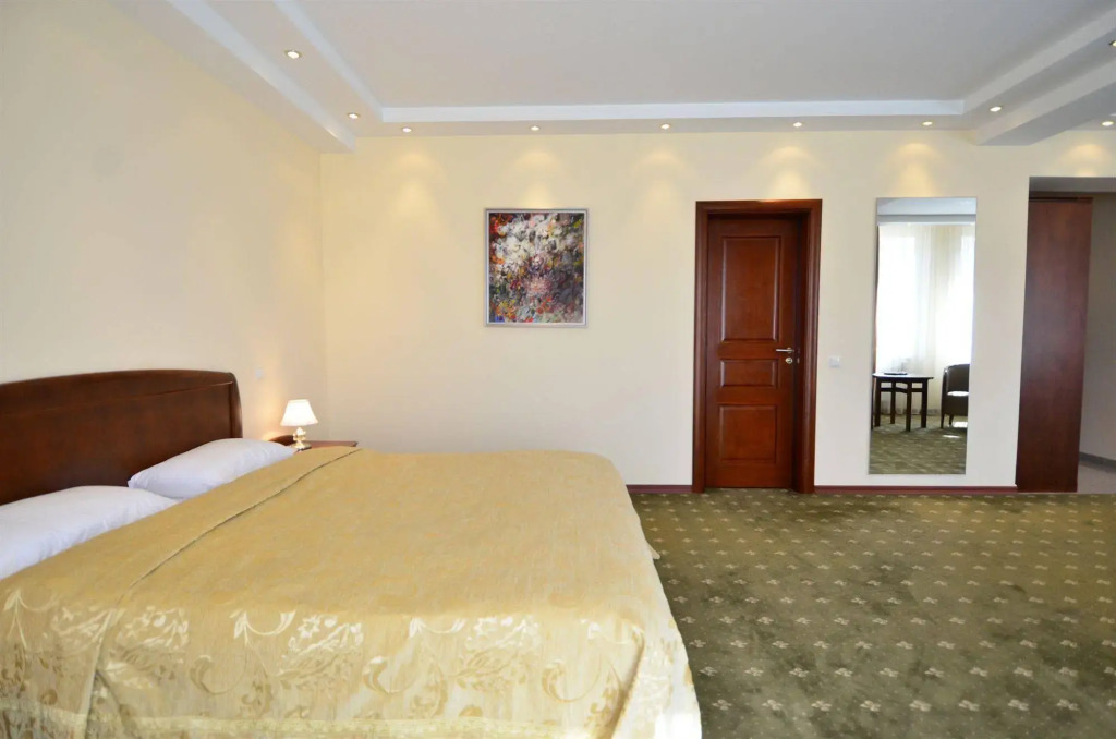 Platinum Hotel