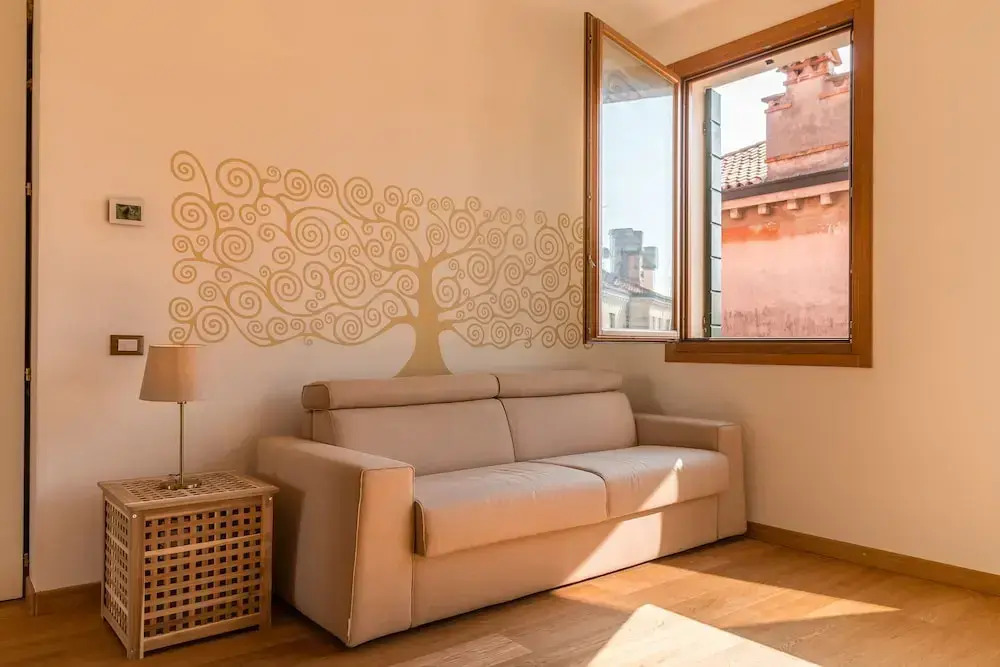 Sunny Canal View in Venice Chic Movida