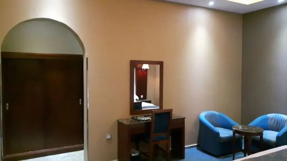 "أجنحة إيلاف الحمراء - شقق مخدومة اقتصادي Elaf Al Hamra Suites Economy Serviced Apartments