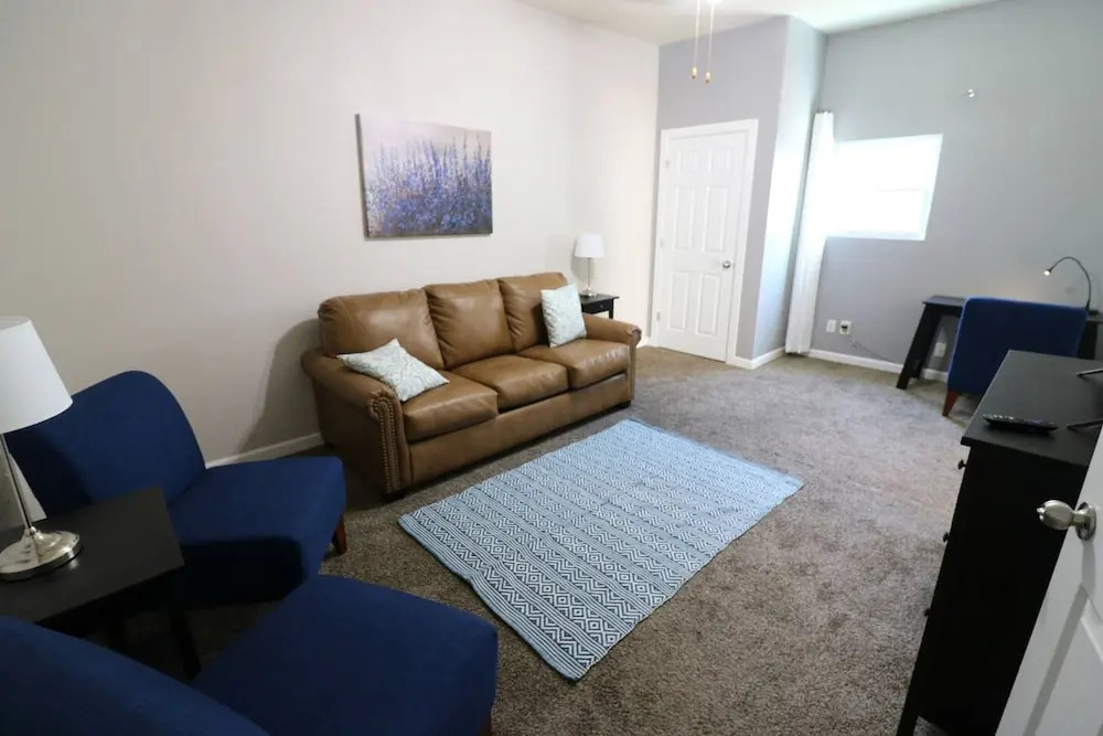 Windsor Park Pad apt 2 min to Mass Ave With AC