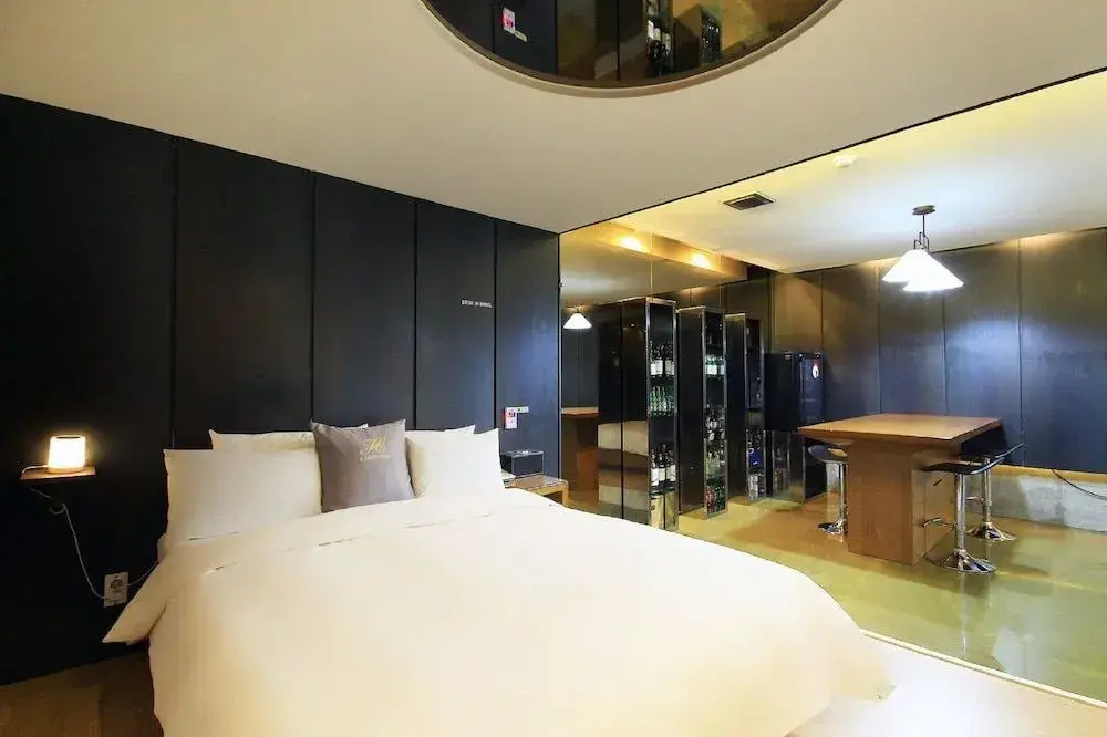 H Drive Hotel