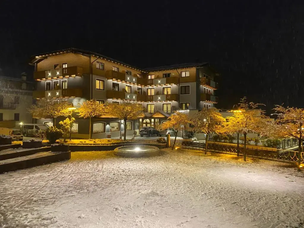 Ariston Lake View Hotel