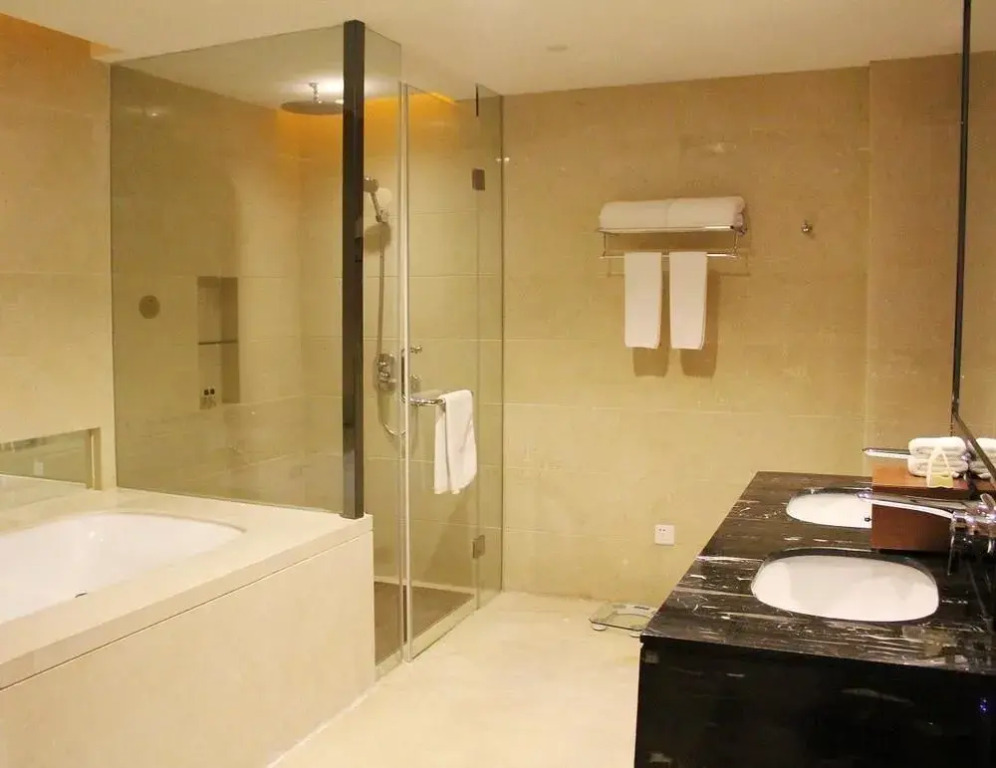 Ruixiang New Century Hotel