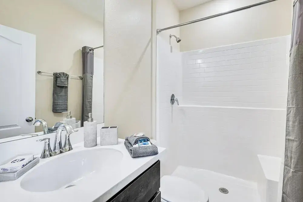 4 Mi to Golf: Gem w/ Pool & Lanai in Cape Coral
