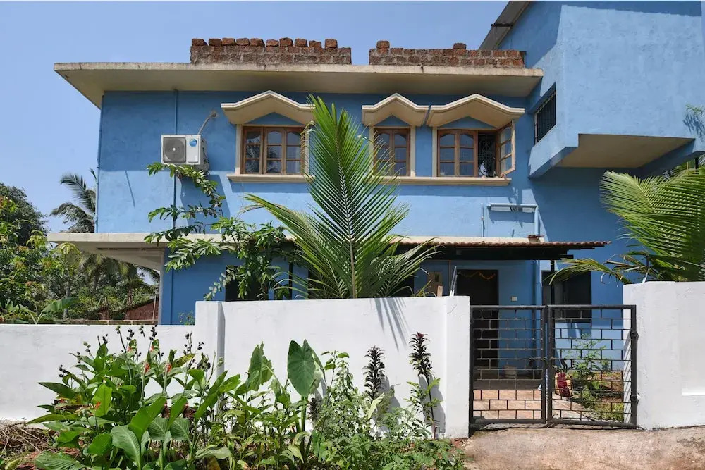 OYO 19828 Home Modern 2BHK Near Club Cubana