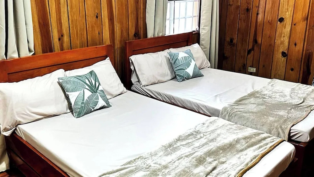 3 Bedroom House in the Heart of Baguio With Garage