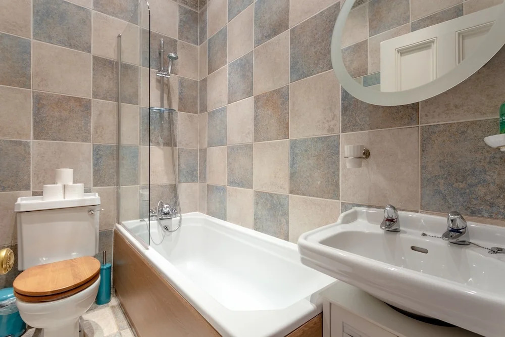 Traditional 2 Bedroom Flat in South Kensington