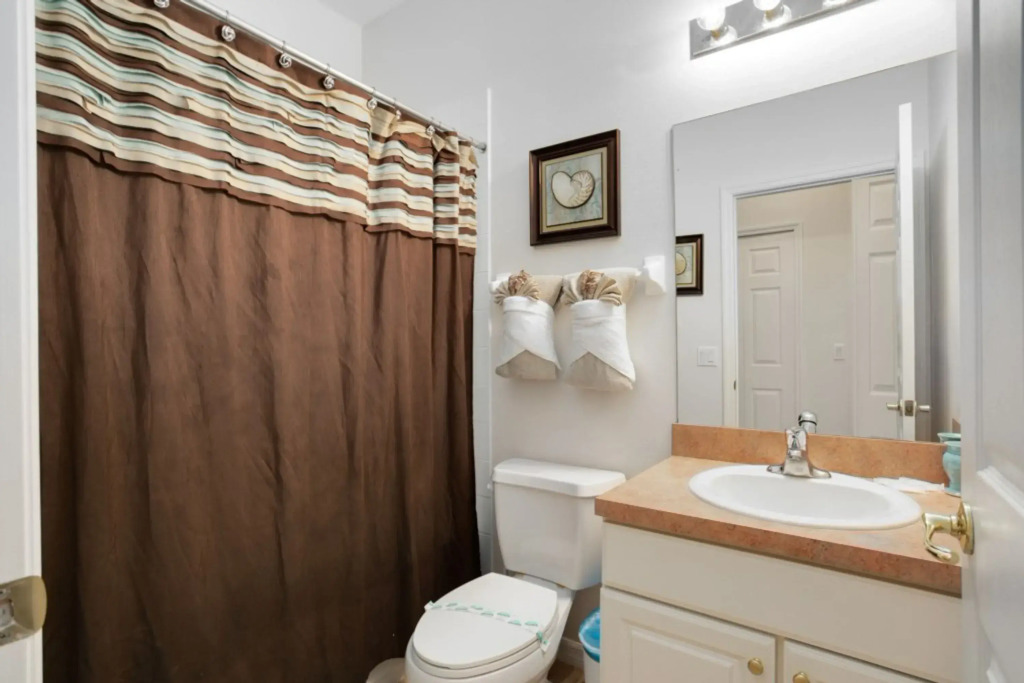 Beautiful 4 Bedroom 3 Bathroom pool & spa Villa villa