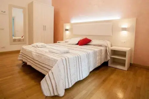 Sonny Capone Al Vaticano Family Apartment