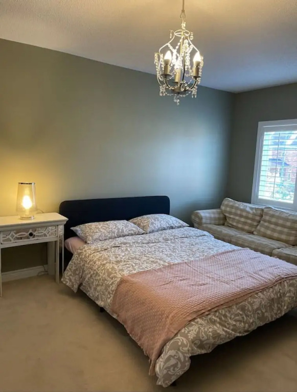 Stylish 4BR Oasis Peaceful Mississauga Location