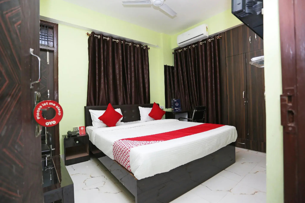 OYO Flagship 22740 Near Anisabad Golambar
