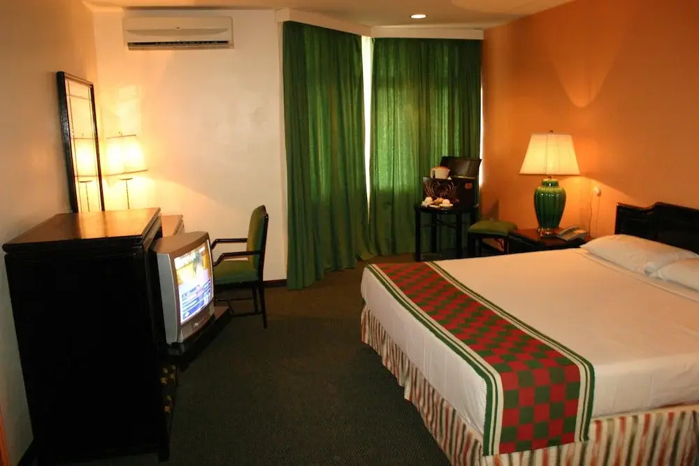 Hotel Centrepoint (Self Check In After 5PM)