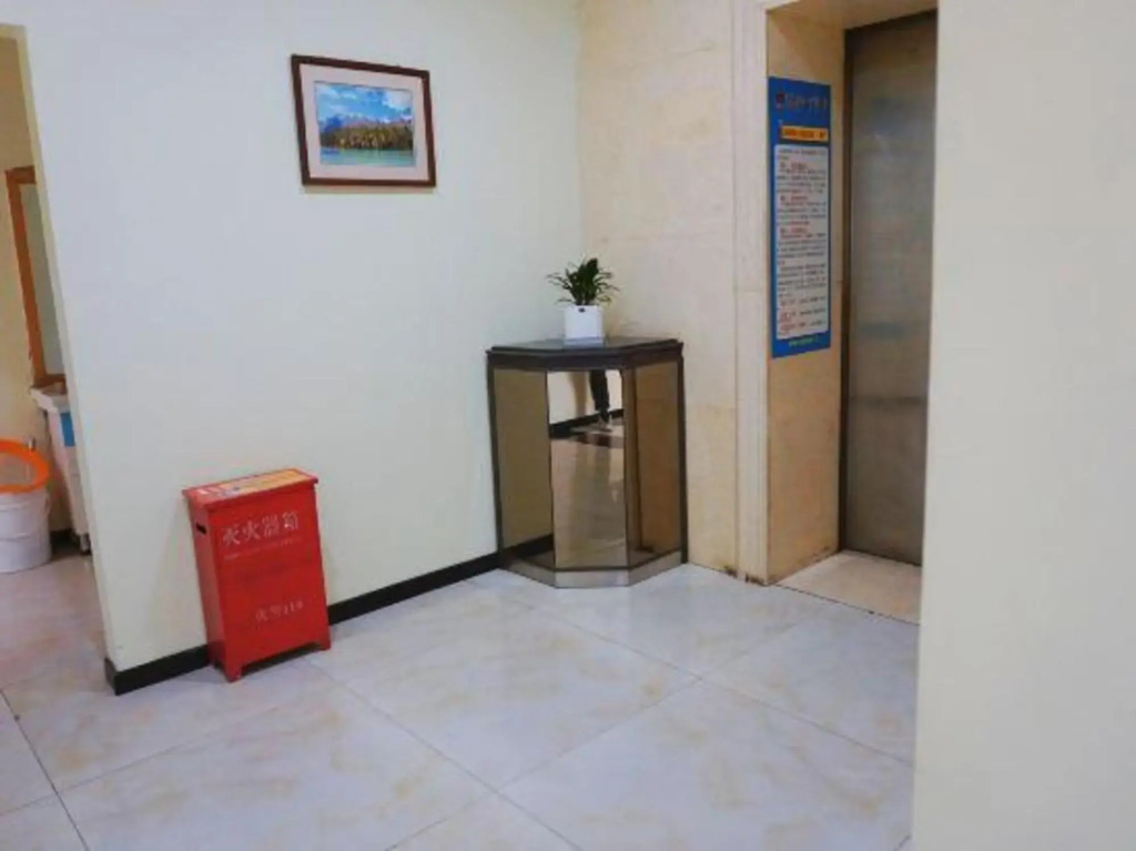 Jinxuan Hotel (Urumqi Miquan No.1 Middle School)