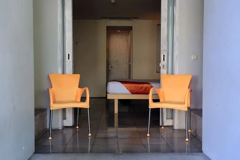 RedDoorz Plus near Kuta Square