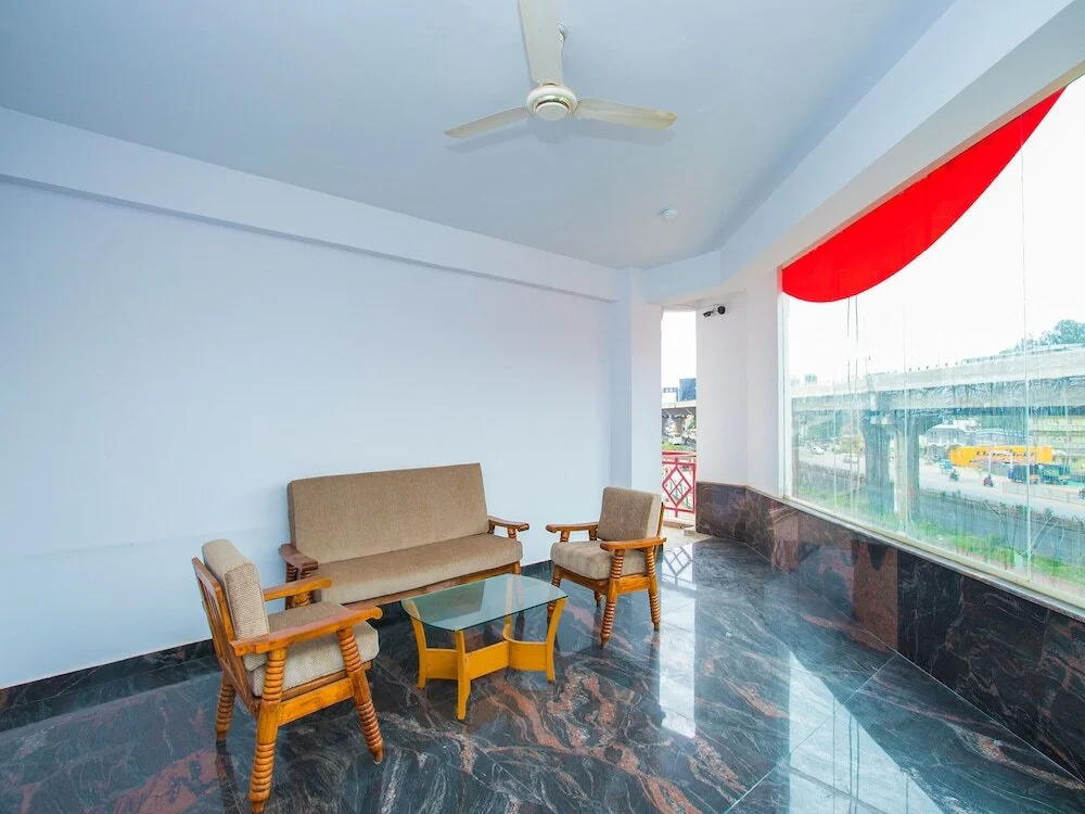 OYO 16123 Chandana Deluxe
