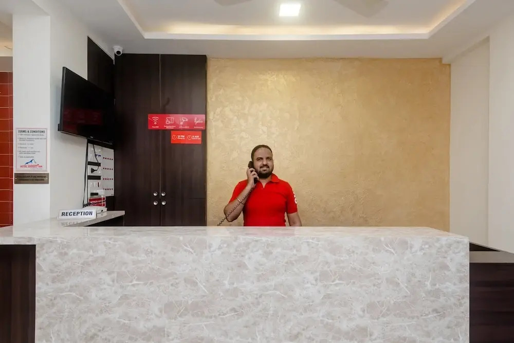 OYO 27896 Everest Inn