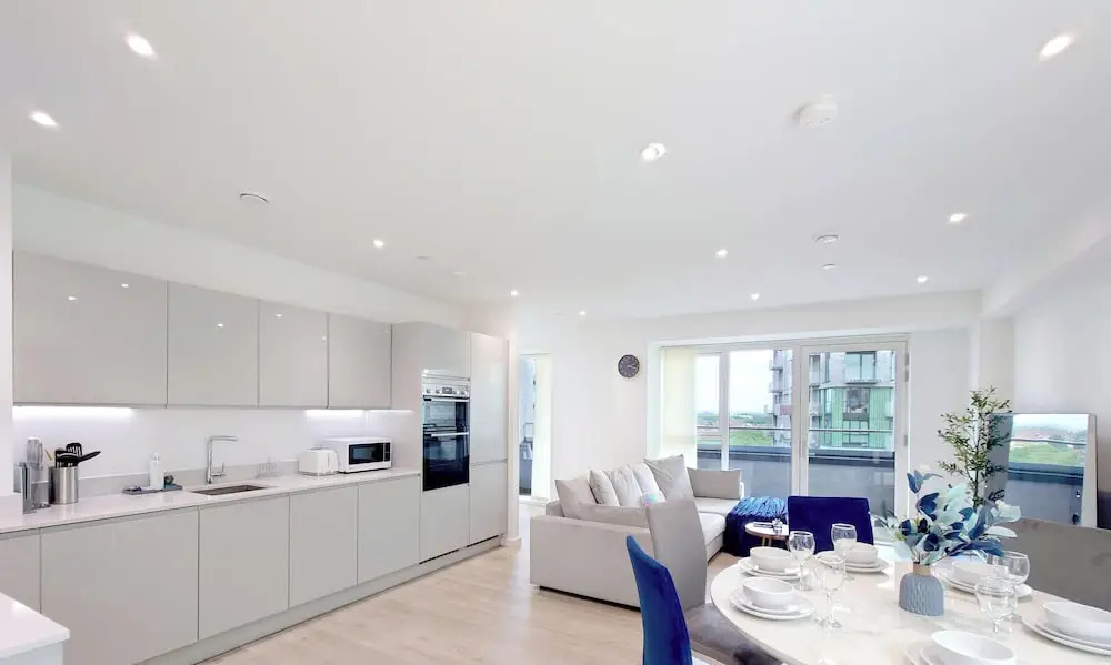 Deluxe Serviced Three Bedroom Apartment