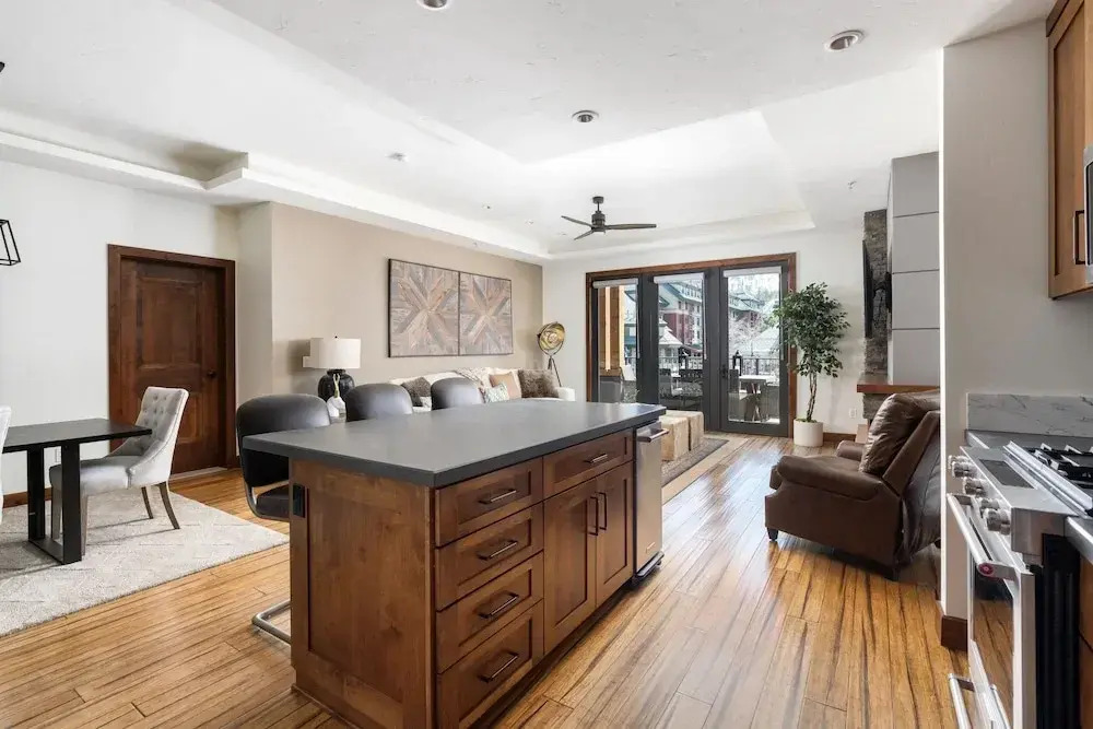 Luxury 4BDR Residence steps from Heavenly Village condo