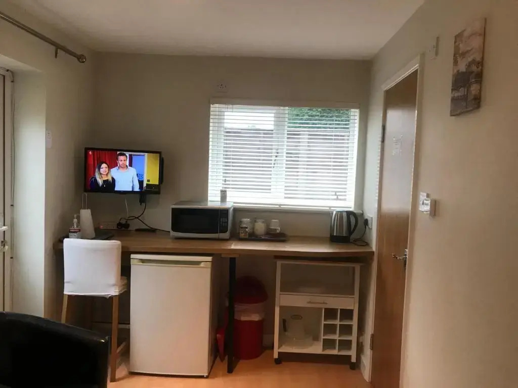 Studio-2 Staines,Heathrow, London-own entrance
